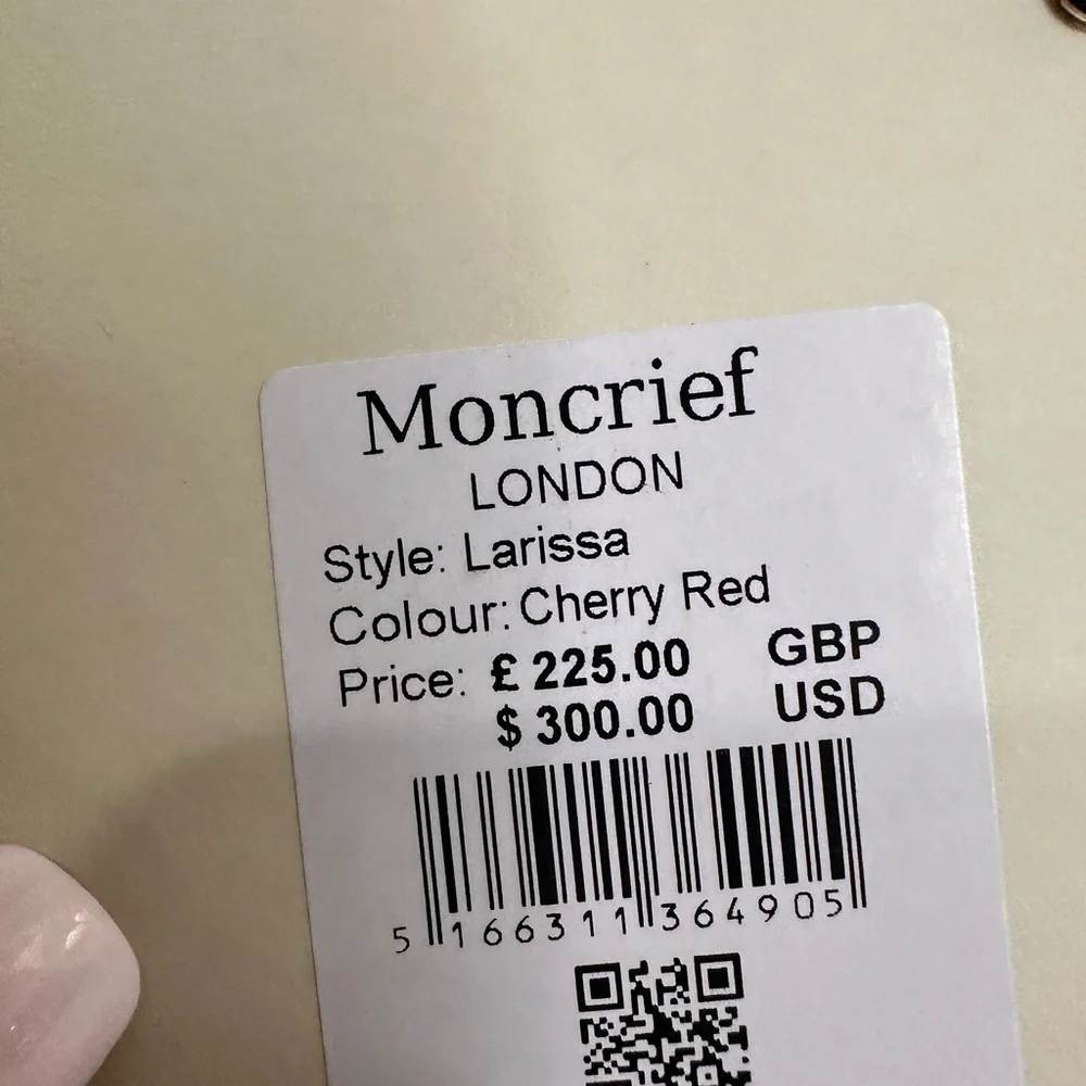 Moncrief London Larissa Style Wallet in Cherry Red. British Luxury Brand. - Picture 5 of 5